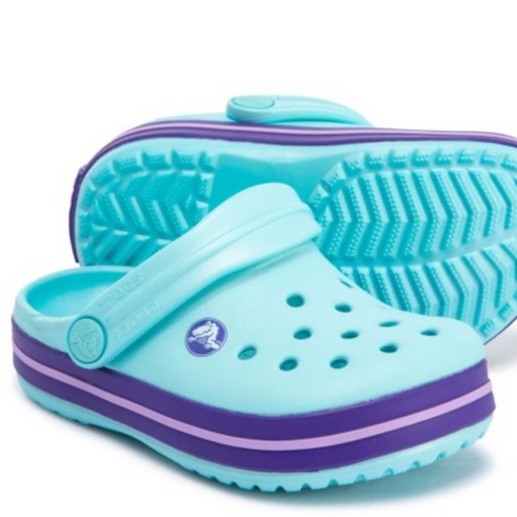 girls teal crocs